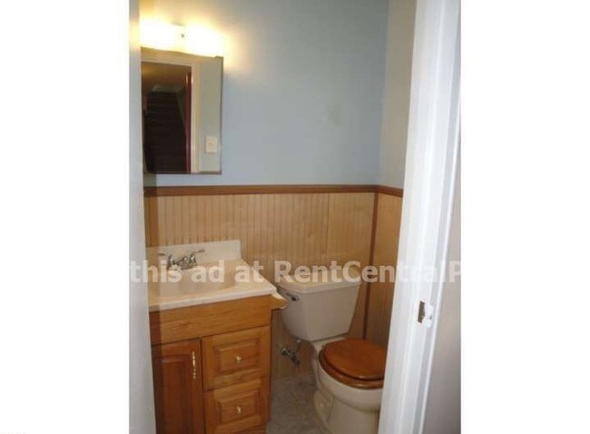 Building Photo - 1207 Fox Run