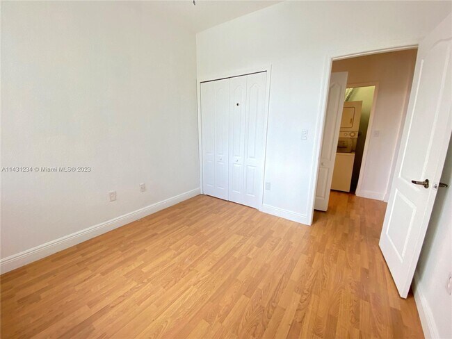 Foto del edificio - 7050 NW 177th St