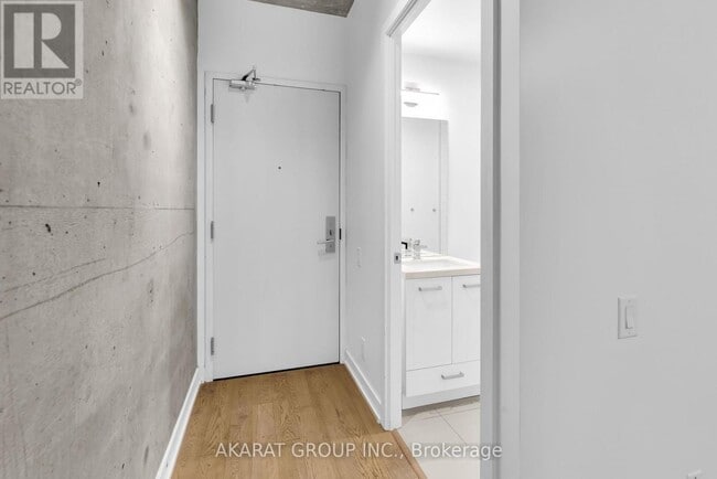 Building Photo - 39 Brant St