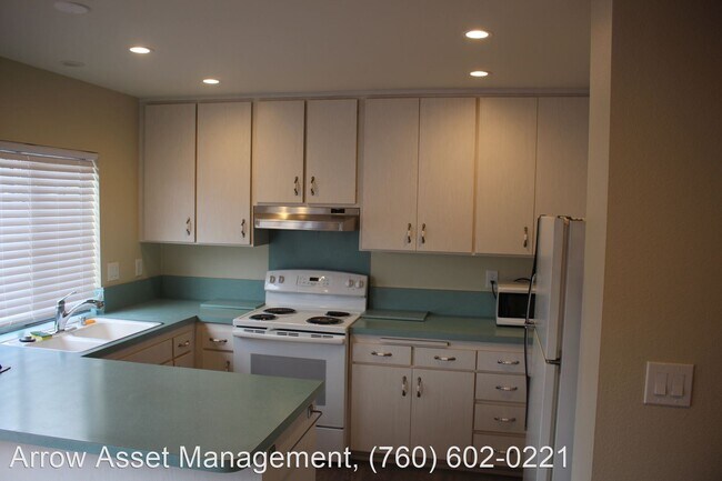 Building Photo - 4 br, 2.5 bath House - 3970 Caminito Patricia