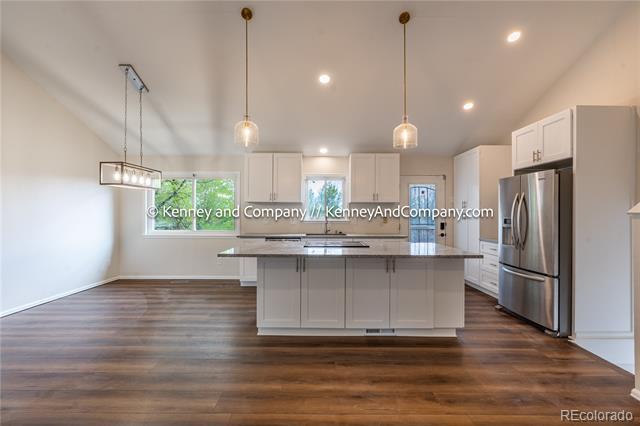 Foto del edificio - 693 Grey Eagle Cir S