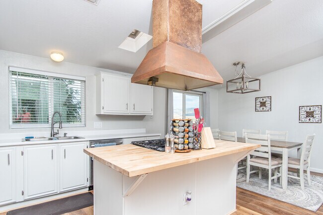 Foto del edificio - 3459 E Woodland Rd