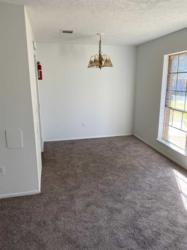 Building Photo - 122 James Garfield Cir