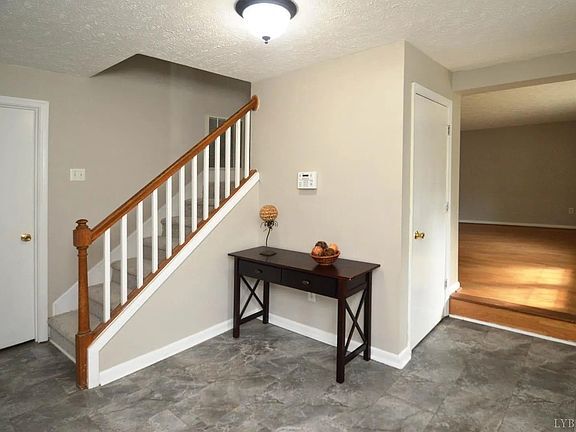 Vestíbulo - 4204 Tremont St