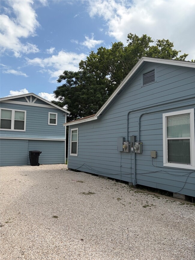 Building Photo - 1026 Kern St