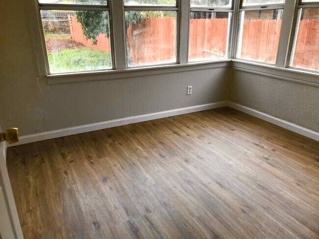 Foto del edificio - 2127 B St