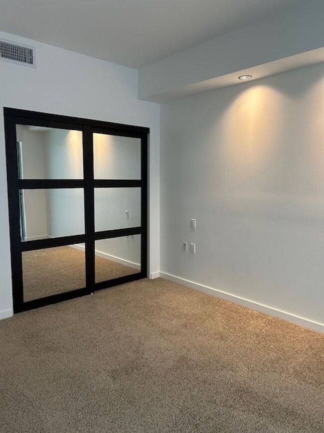 Interior Photo - 801 North