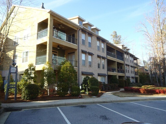 Primary Photo - Immaculate Condo in The Flats of Woodlake!...