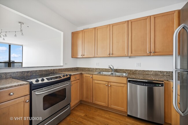 Building Photo - 400 N La Salle Dr