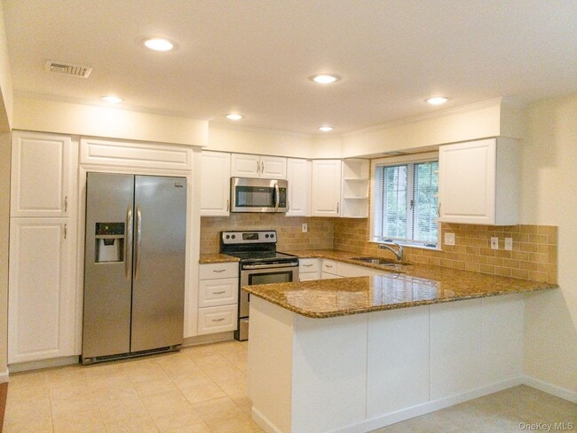 Building Photo - 10 Fairview Dr