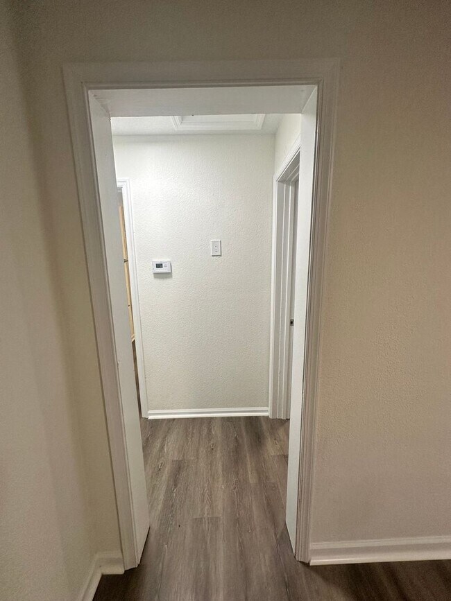 Foto del edificio - Newly renovated house for lease!