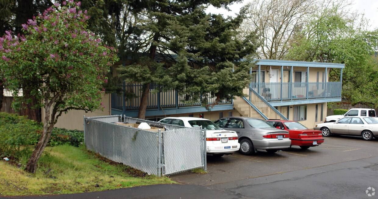 Primary Photo - 3141 Willamette St
