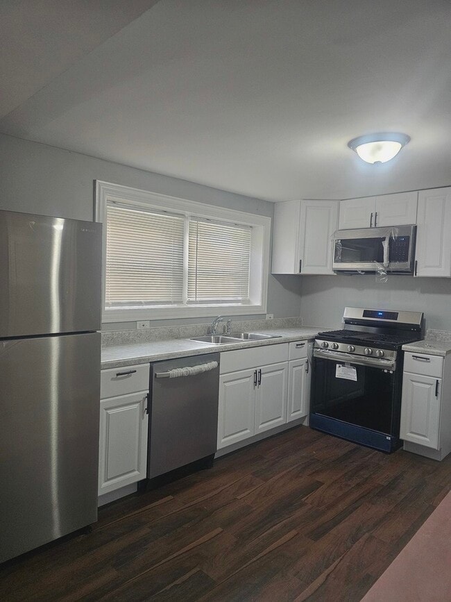 Building Photo - 2441 W 46th Pl