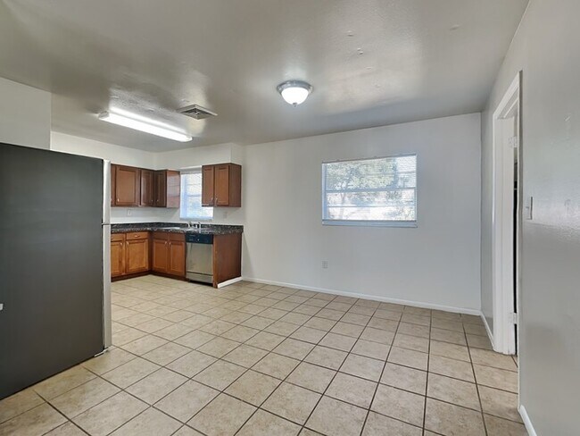 Foto del edificio - 2230 Rohr Dr