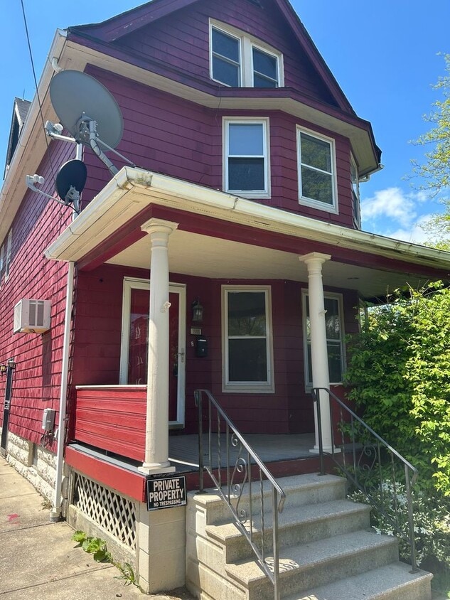 Primary Photo - Section 8 Accepted! 3br/1.5ba with 2 Car G...