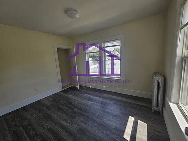 Building Photo - 5-Bedroom, 1-bathroom Unit available in Do...