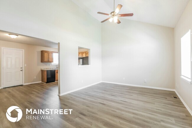 Building Photo - 1024 NE Queens Ct