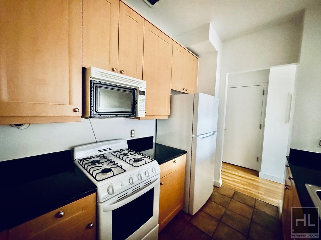 Primary Photo - large rent stabilized one bedroom with pri...