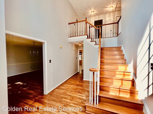 4 br, 3.5 bath House - 910 Broad Oaks Dr - House for Rent in Herndon