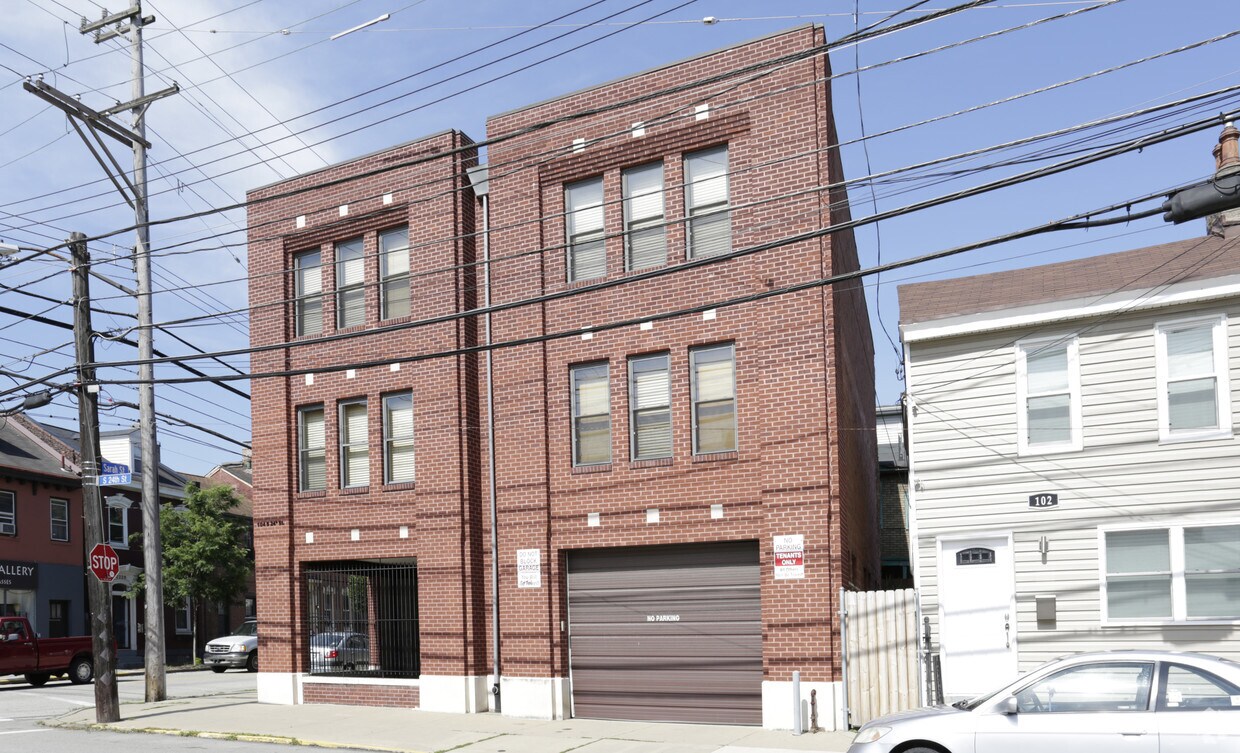Building Photo - 104 S 24th St
