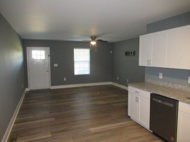 Building Photo - Great Rental in Western Lincoln County!