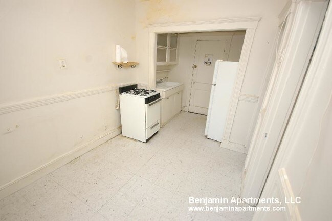 Building Photo - 8 Vinal St