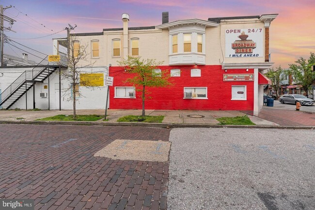 Lateral del edificio - 4600 Eastern Ave