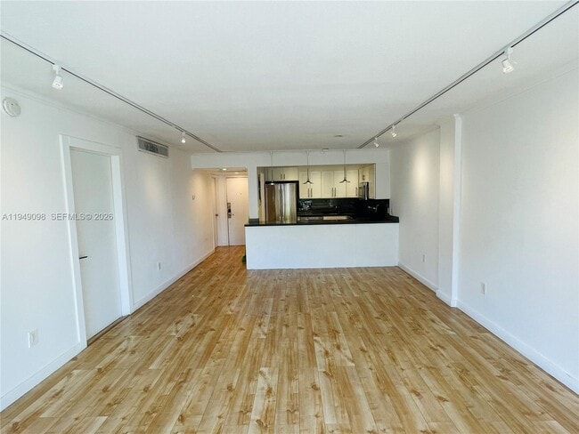 Foto del edificio - 1650 NE 115th St