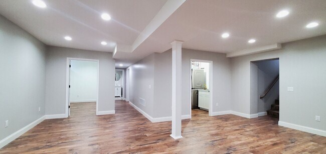 Foto del edificio - 4-bedroom 3-bathroom home minutes to Downt...