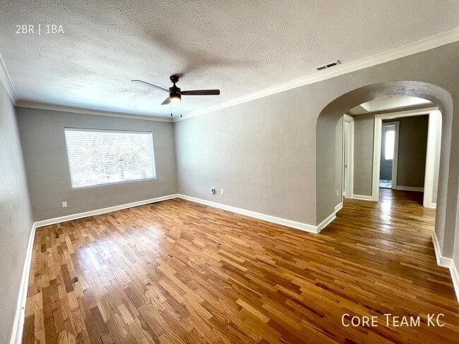 Building Photo - 1114 W 45th St