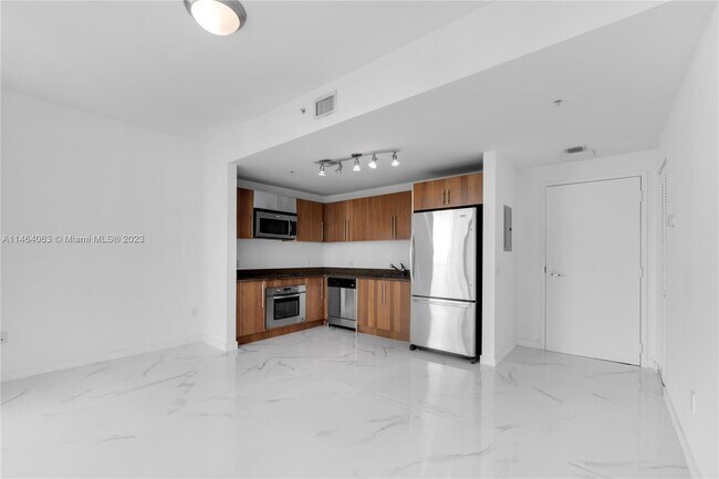 Building Photo - 300 S Biscayne Blvd