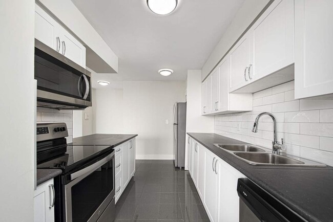 Thorncliffe Park Drive Rentals Promo - 71 Thorncliffe Park Dr