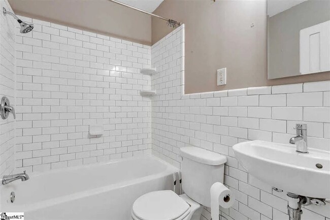 Building Photo - 2 Bedroom Home in North Main Area