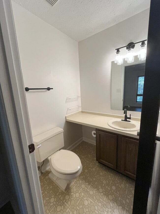 Foto del edificio - 44710 Beechwood Ct