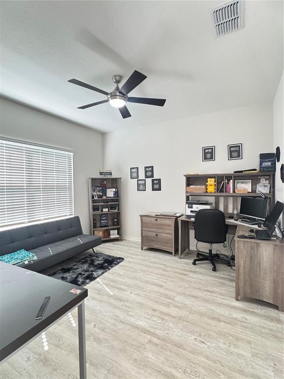 Foto del edificio - 4949 SW 114th Street Rd