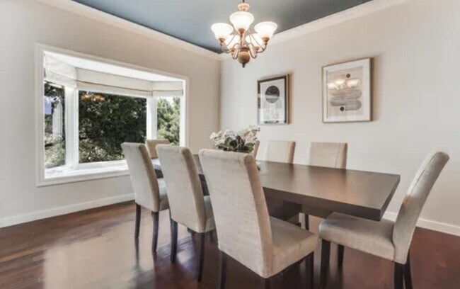 Building Photo - 985 Woodview Pl