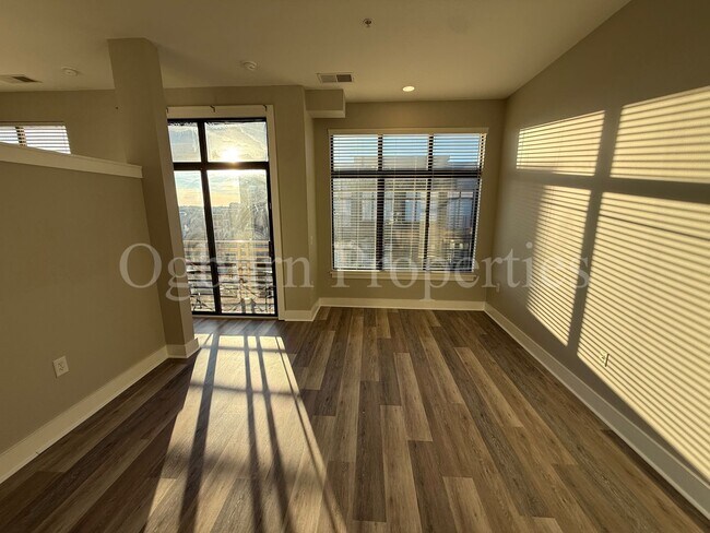 Foto del edificio - 810-421 W. 4th St-1BR/1BA 4th & Broad Condo!