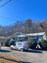 Building Photo - 3014-3016 Blue Springs Rd