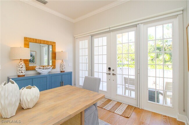 Building Photo - 453 8th Ave S