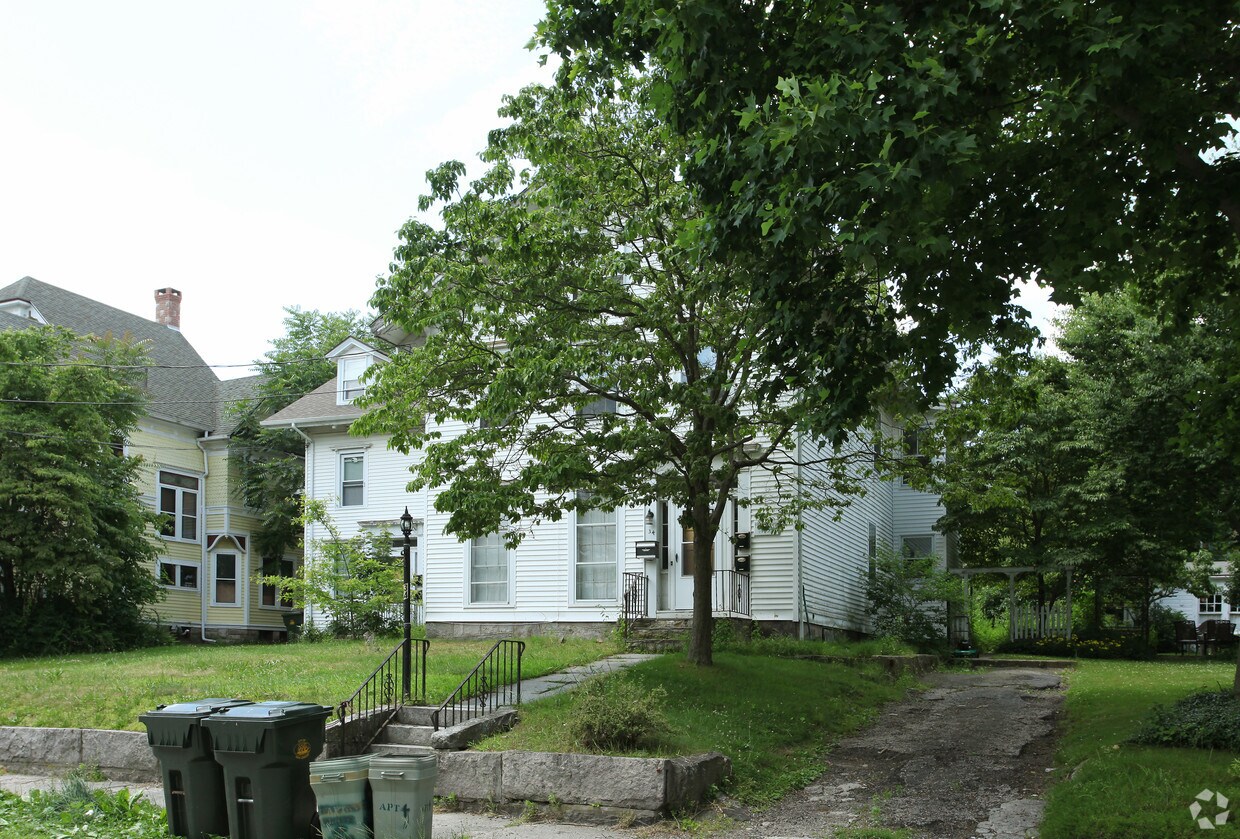 Building Photo - 32-34 Channing St