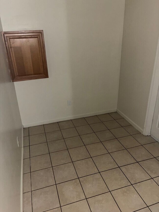 Foto del edificio - 3703 Edmondson Ave