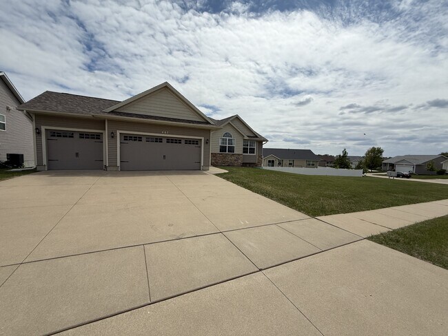Foto del edificio - 487 Battle Creek Dr