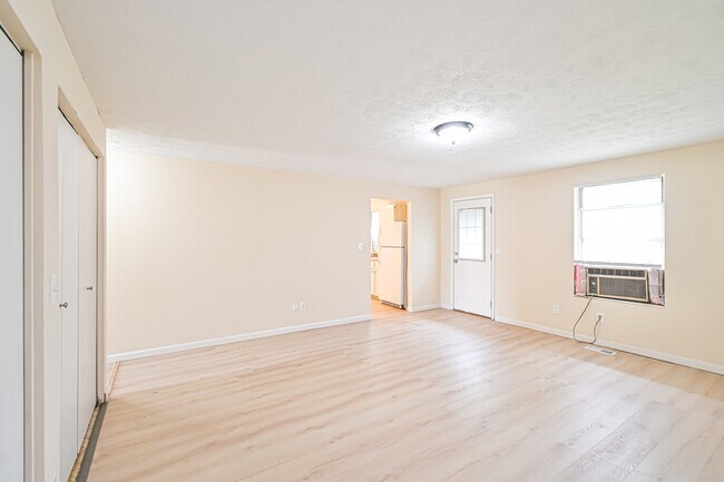 Foto del edificio - 6171 Little Creek Ct