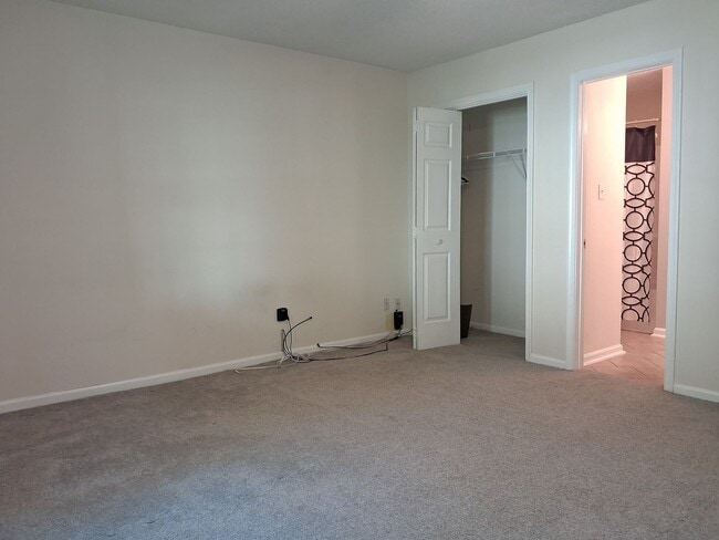 Building Photo - 186 Lee's Ml Dr