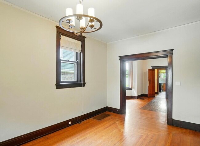 spacious foyer - 513 Howell Ave