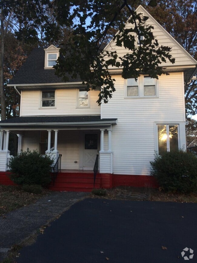 Building Photo - 591 Washington Ave