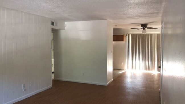 Building Photo - 3bedrooms 2 baths condo in Palms West Avai...