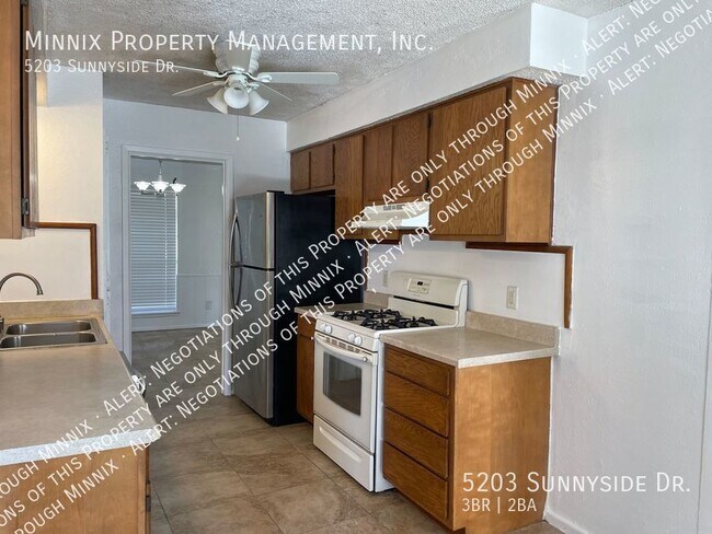 Foto del edificio - 5203 Sunnyside Dr.