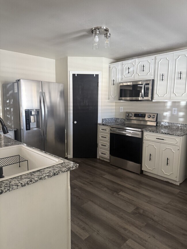 Building Photo - 3437 Kirkwall St