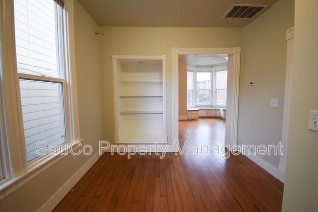 Building Photo - 2065 SW Park Ave